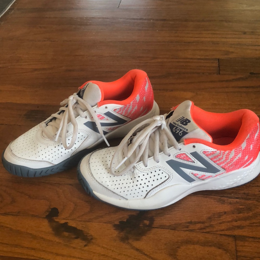 New balance 696v3 hard court tennis shoe.